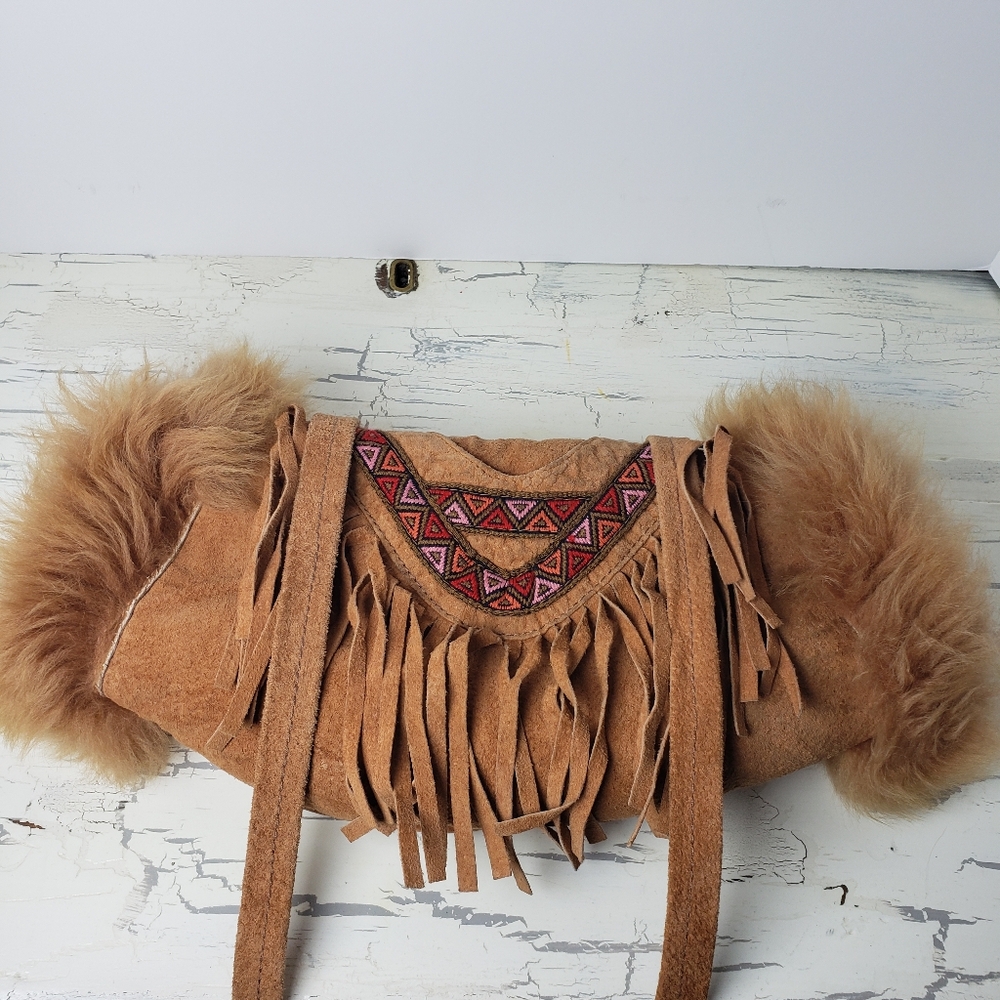 Native American Embroidered Leather Crossbody-style Fringe Laced Handwarmer Bag - Picture 3 of 12